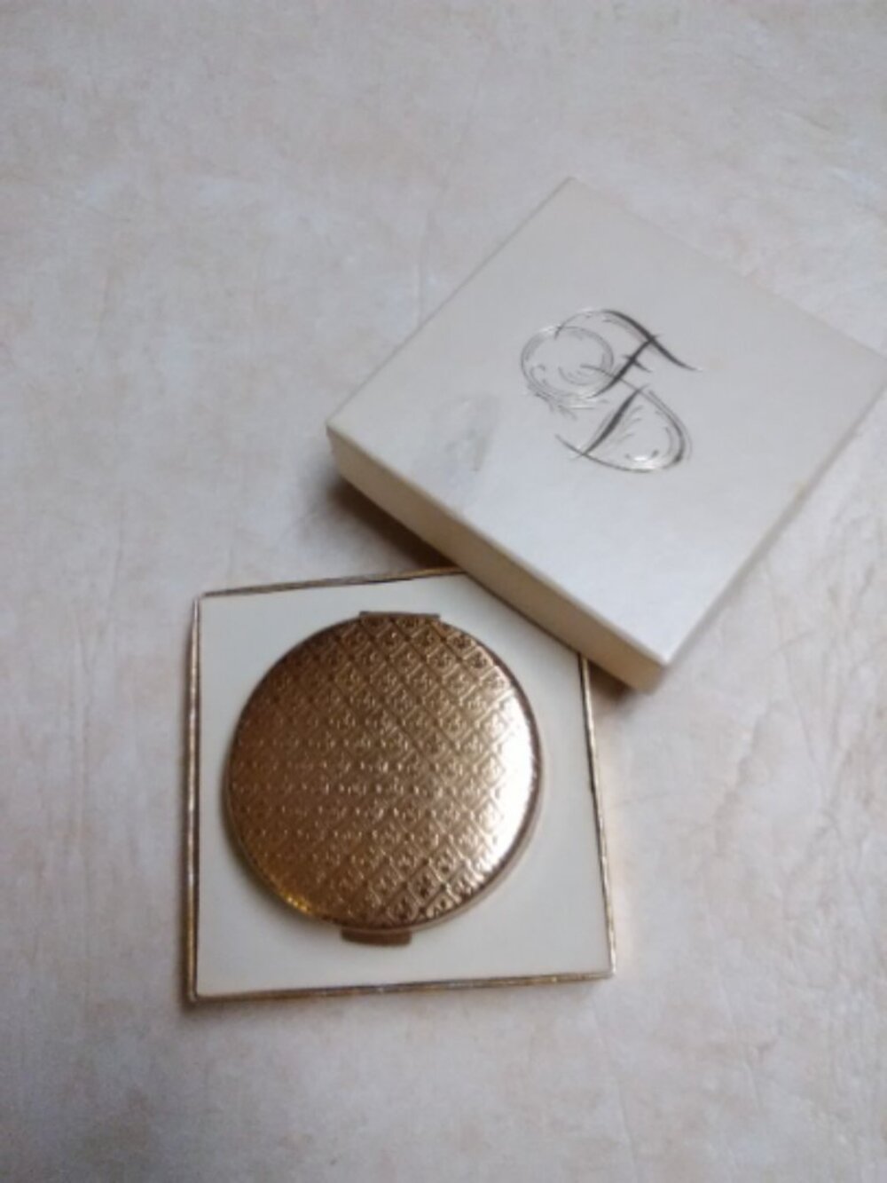 Frances Denney gold tone compact w/ box Golden Glow Royal Texture